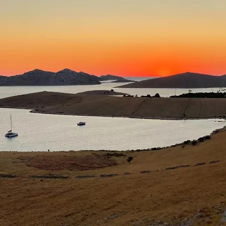 Secluded Fisherman's Cove Vrulje, Kornati - 22346 מורטר